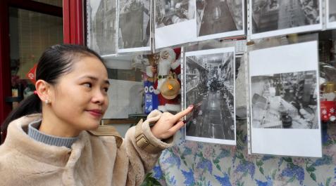 SanAdrián Yi Chen sacó 32 contenedores con género perdido de su bazar. Apenas vendió en la Navidad de 2021.