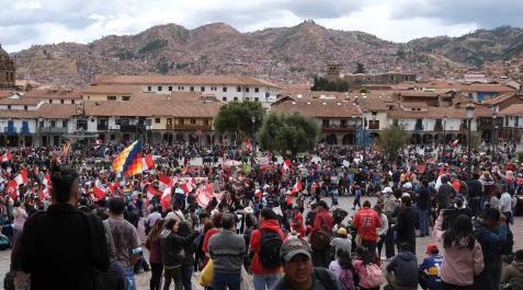 Peru-PROTESTAS Manifestantes protestan en Cuzco después del anuncio del gobierno de declarar el estado de emergencia en todo el país