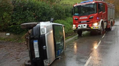 accidente bera Estado en el que quedó el vehículo tras salirse de la vía y volcar en Bera