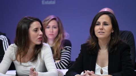 Consejo Ciudadano Estatal de Podemos La ministra de Igualdad, Irene Montero (i), y la secretaria general de Podemos y ministra de Derechos Sociales y Agenda 2030, Ione Belarra (d), en la reunión del Consejo Ciudadano Estatal de Podemos (CCE)