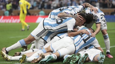 Argentina Los jugadores argentinos celebran uno de lso dos goles de la final de Catar 2022.