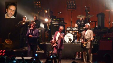 specials The Specials, con una imagen de Terry Hall a la izquierda