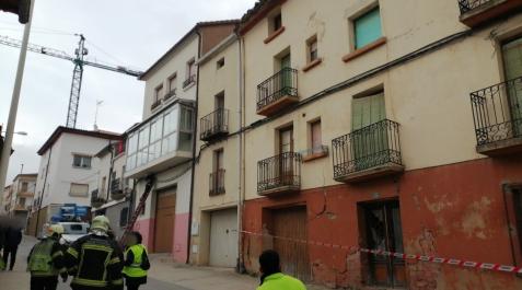 sesma Los bomberos acordonaron dos calles adyacentes al edificio afectado