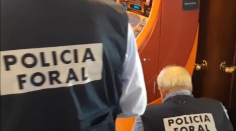 Agentes de la Brigada de Juego y Espectáculos de la Policía Foral Agentes de la Brigada de Juego y Espectáculos de la Policía Foral