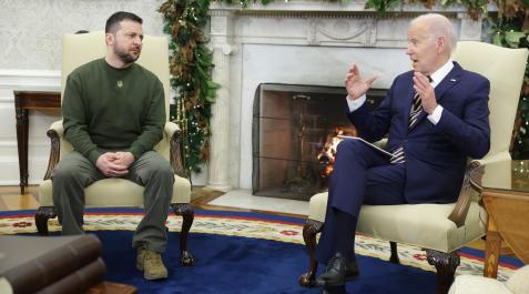 El presidente de Ucrania, Volodímir Zelenski, junto al presidente de EE.UU., Joe Biden El presidente de Ucrania, Volodímir Zelenski, junto al presidente de EE.UU., Joe Biden