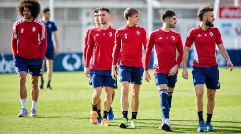 Entreno De izda. a dcha., Aridane, Manu Sánchez, Kike Barja, Pablo Ibáñez, Nacho Vidal y Roberto Torres este jueves en Tajonar,.