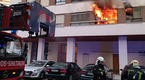 Incendio en Pamplona Efectivos de Bomberos, en el lugar del suceso