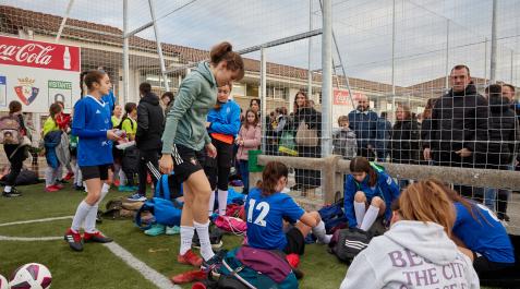 Las jugadoras se preparan antes de su encuentro. Las jugadoras se preparan antes de su encuentro.