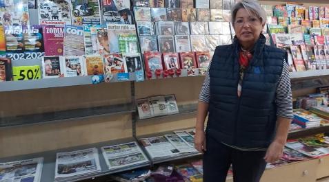 irene Irene Latasa Apeztegia, en su establecimiento de la calle Altzate, de Bera, que cerrará con el fin de año.