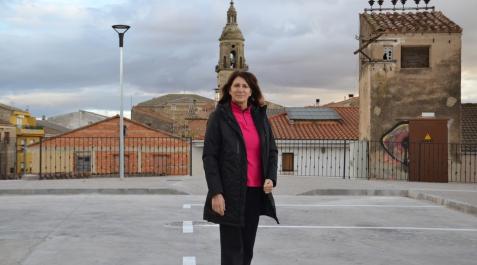 alcaldesa de Mendavia La alcaldesa de Mendavia, María José Verano (PSN), en la calle remodelada del Depósito