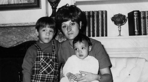 María José Machín, con sus dos hijos, en 1972. María José Machín, con sus dos hijos, en 1972.