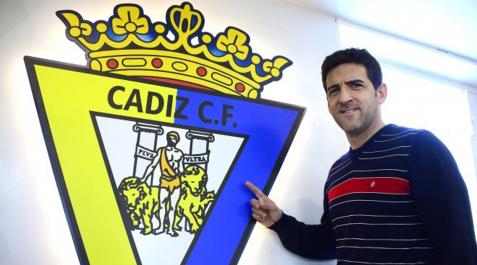 Juanjo Lorenzo durante su presentación con el Cádiz Juanjo Lorenzo durante su presentación con el Cádiz