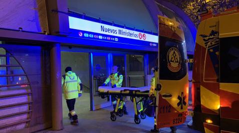 Emergencias de Madrid, a la entrada de la estación Emergencias de Madrid, a la entrada de la estación