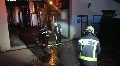 Bomberos, en el lugar del suceso Bomberos, en el lugar del suceso