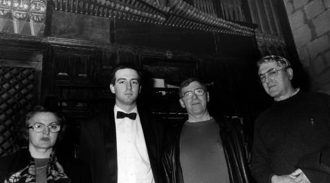 Reinauguración del órgano barroco de Aibar en 1998. Ángela Burguete, el músico Raúl del Toro, José Luis Goñi y José Antonio Pérez Añanos, tras el primer concierto con el órgano de Aibar restaurado.