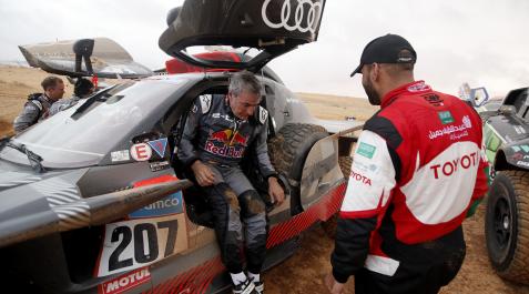 Dakar Rally (36489240) Carlos Sainz tras la suspensión de la carrera a causa de la lluvia
