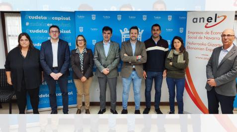 Imagen de los asistentes a la firma del convenio entre el Ayuntamiento de Tudela y ANEL Imagen de los asistentes a la firma del convenio entre el Ayuntamiento de Tudela y ANEL