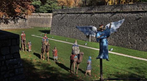 Las figuras de los Reyes Magos siguen al Ángel Belén