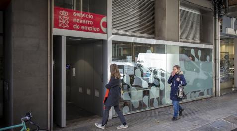 paro2 Navarra ha experimentado el menor descenso porcentual del paro de todas las comunidades españolas.