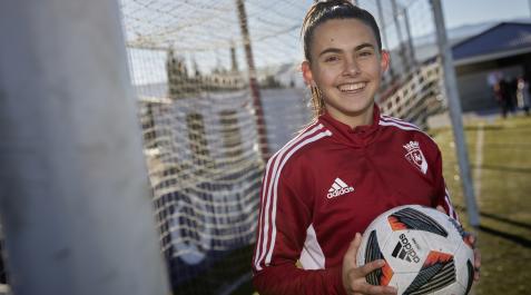 vila A* Jesús Garzaron
T* Maitane Vilariño y Mar Torras, jugadoras de Osasuna
F* 2023_01_04
L* Tajonar