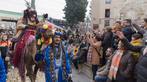Instante de la llegada a Tudela del Rey Baltasar a lomos de su dromedario Tudela