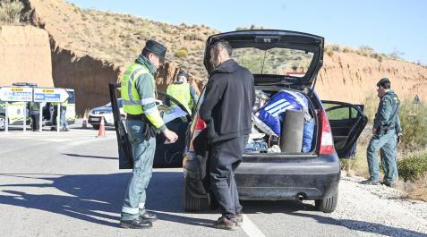 Rave de Granada La Guardia Civil, controlando a los asistentes