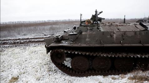 tanque ucraniano Un tanque ucraniano en la línea del frente durante un alto el fuego anunciado por Rusia por el período de la Navidad ortodoxa