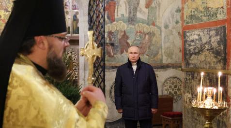 putin-ortodoxo El presidente ruso, Vladimir Putin, asiste al servicio de Navidad ortodoxo en el Kremlin en Moscú