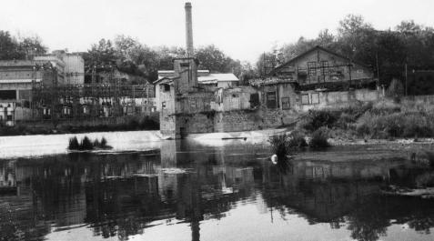 Vista del antiguo Molino de Caparroso. En 1874, el Ayuntamiento le concedió a Pinaquy la medalla de oro por el servicio prestado durante el bloqueo carlista Vista del antiguo Molino de Caparroso. En 1874, el Ayuntamiento le concedió a Pinaquy la medalla de oro por el servicio prestado durante el bloqueo carlista