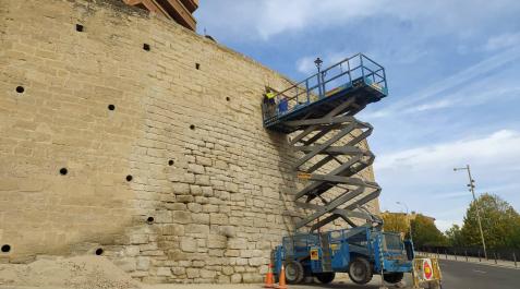 Muralla Viana Imagen de los trabajos en la muralla junto a la calle Serapio Urra