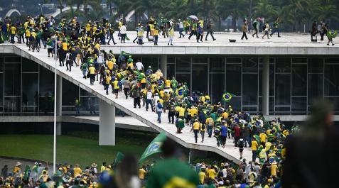 brasil-bolsonaristas-2.jpg Manifestantes contra los resultados electorales y el gobierno del recién posesionado presidente Lula da Silva invaden el Congreso Nacional, el Supremo Tribunal Federal y el Palacio del Planalto, sede de la Presidencia de la República