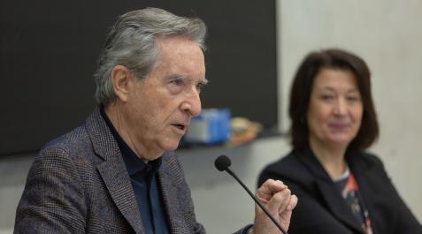 El periodista Iñaki Gabilondo en un momento de su intervención en la Facultad de Comunicación de la Universidad de Navarra. El periodista Iñaki Gabilondo en un momento de su intervención en la Facultad de Comunicación de la Universidad de Navarra.