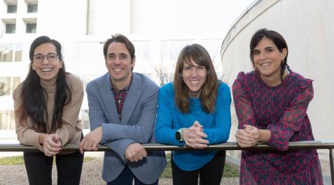 De izda a dcha: Gemma Mestre, Gonzalo Arrondo, Marta Beranuy y María Contreras, ayer en el Instituto de Cultura y Sociedad de la UN. De izda a dcha: Gemma Mestre, Gonzalo Arrondo, Marta Beranuy y María Contreras, ayer en el Instituto de Cultura y Sociedad de la UN.