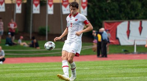 Canterano CAPITÁN. Esta temporada ha llevado el brazalete de capitán en los Badgers de Madison.
