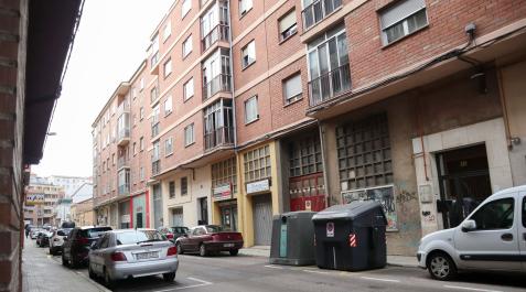 zamora-fallecido Edificio desde el que un hombre ha fallecido en Zamora tras tirarse por la ventana de un después de haber agredido con un arma blanca a su pareja
