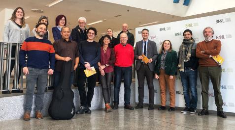 SERVICIO-BIBLIOTECAS Ignacio Apezteguía, junto con la dirección del Servicio de Bibliotecas, en el encuentro mantenido con entidades y personas participantes en la programación