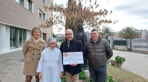 Hermanitas Teresa Labairu, secretaria de la Hermandad; Rosa León, superiora de las Hermanitas; Eradio Ezpeleta, prior de la Hermandad y Nacho Rodrigo, tesorero.