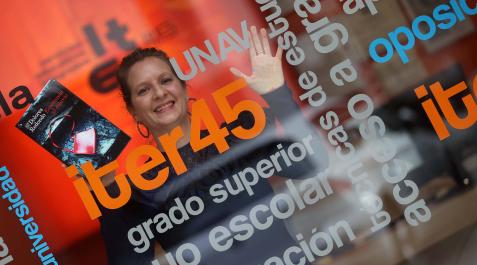Dolores Redondo pide ayuda en Pamplona para una de sus lectoras que ha  perdido un libro dedicado