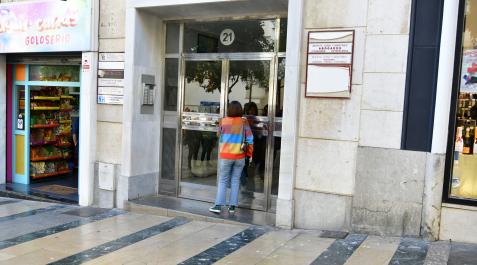 Detención del exconsejero Javier Guerrero Portal del domicilio del exconsejero de Sanidad de Ceuta, Javier Guerrero, donde fue detenido el pasado miércoles