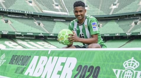 Vinicius El lateral brasileño Abner Vinicius este lunes 16 de enero durante su presentación como nuevo jugador del Betis.