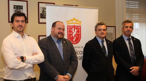 Miembros de la junta del Colegio de Médicos durante la presentación del estudio. De izquierda a derecha: Carlos Beaumont (vicesecretario), Julio Duart (secretario), Rafael Teijeira (presidente) y Tomás Rubio (vicepresidente). Miembros de la junta del Colegio de Médicos durante la presentación del estudio. De izquierda a derecha: Carlos Beaumont (vicesecretario), Julio Duart (secretario), Rafael Teijeira (presidente) y Tomás Rubio (vicepresidente).