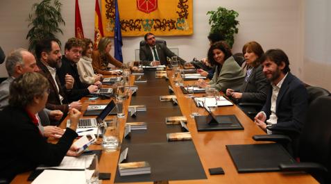 Parlamento La Mesa y Junta de portavoces de los grupos, en una de sus sesiones este mes de enero.