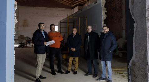 Cabanillas-piruleto El asesor del Ayuntamiento, Javier de Carlos; el concejal del Ayuntamiento de Cabanillas, Román Alonso, el consejero de Cohesión Territorial, Bernardo Ciriza; el alcalde de Cabanillas, Gustavo Rodriguez; y el director general de Administración Local y Despoblación, Jesús Mari Rodríguez, en el local en obras