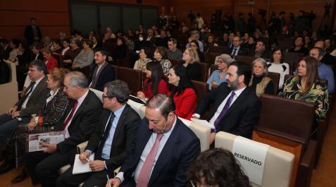 Mayores Público asistente a las jornadas celebradas en el salón de actos de la CEN.