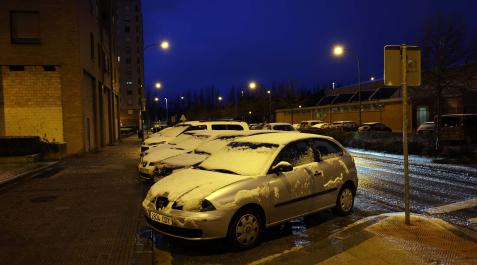 Imágenes de la nevada de este miércoles en el barrio pamplonés de Azpilagaña Imágenes de la nevada de este miércoles en el barrio pamplonés de Azpilagaña