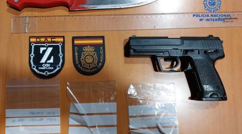 Armas y drogas incautadas por la Policía Nacional en Pamplona Armas y drogas incautadas por la Policía Nacional en Pamplona