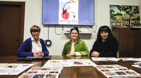 Ana Martínez, técnica de Cultura; Lourdes San Miguel, alcaldesa; y María Mendívil, técnica de Cultura este miércoles en la presentación Lodosa