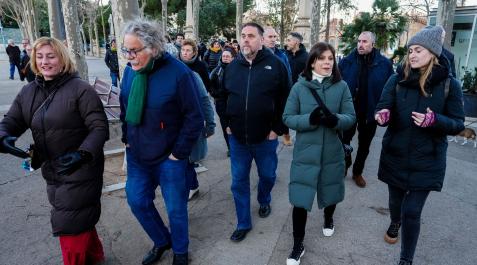 El presidente de ERC, Oriol Junqueras (c), a su llegada a la manifestación contra la cumbre hispanofrancesa El presidente de ERC, Oriol Junqueras (c), a su llegada a la manifestación contra la cumbre hispanofrancesa