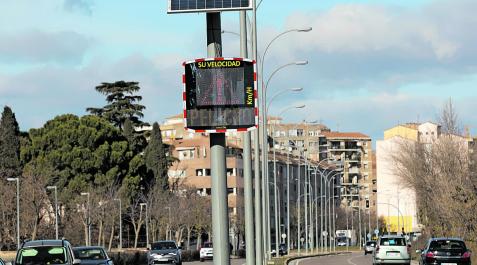 Señal de peligro en la carretera de Fontellas porque un coche circulaba a más de 71 km/h. Señal de peligro en la carretera de Fontellas porque un coche circulaba a más de 71 km/h.