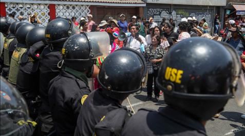 protestas-peru La Policía de Perú desaloja el campus universitario donde acampaban manifestantes en Lima